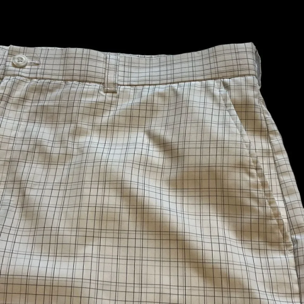 PGA Tour Men's Golf shorts Size 40 White with fine stripes